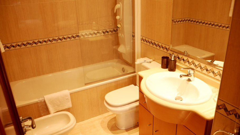 Bathroom, Vitivola Euro Àtic