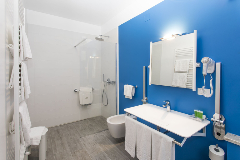 Bathroom 4, Hotel Italia, Trieste