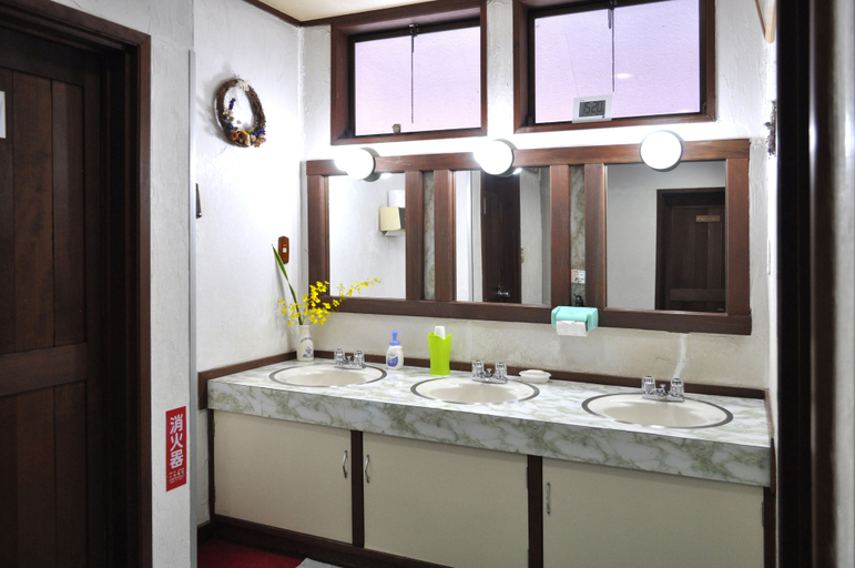 Bathroom 5, Pension Risuno Koya, Hakuba