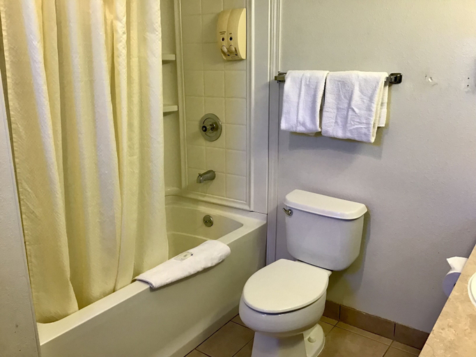 Bathroom 4, SilverStone Lite, Yakima