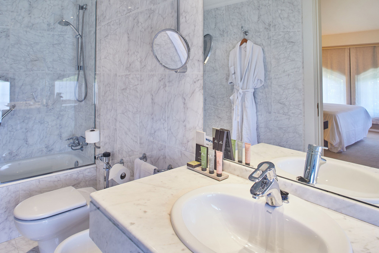 Bathroom 5, Silken Gran Hotel Durango, Vizcaya