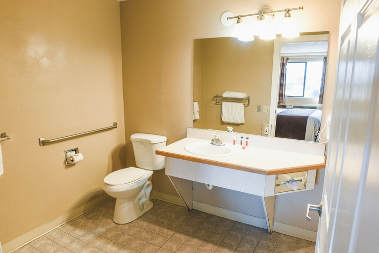 Bathroom 4, Niwas Inn, Pierce