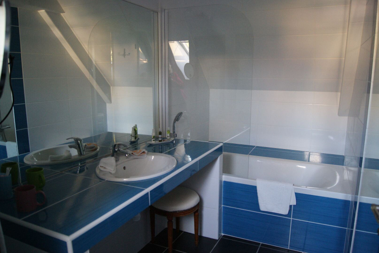 Bathroom 3, Hôtel de la Cognette, Indre