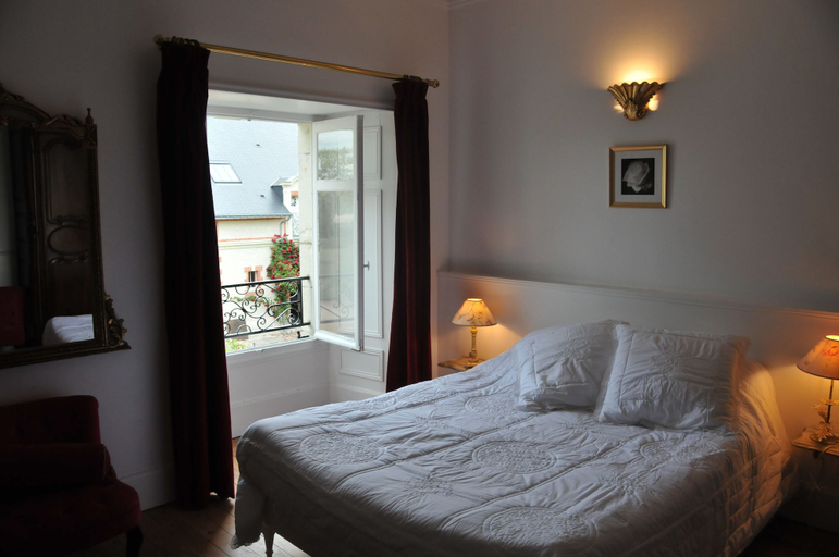 Bedroom 2, Château de la Chaussée, Maine-et-Loire