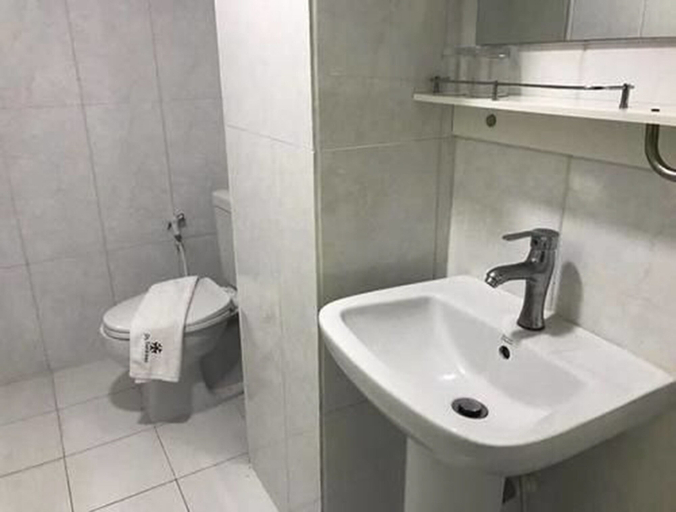 Bathroom 4, City Central Inn, Yangon
