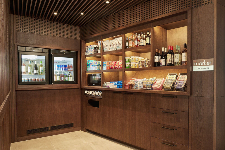 Food & Drinks 5, Courtyard by Marriott Exeter Sandy Park, Devon