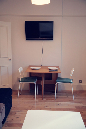 Others 5, Flat1 Camden Road, London