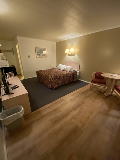 Bedroom 2, Birchwood Inn, Accomack