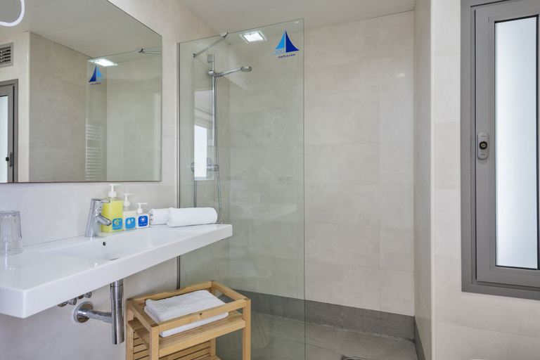Bathroom 3, Apartaments Marfina, Barcelona