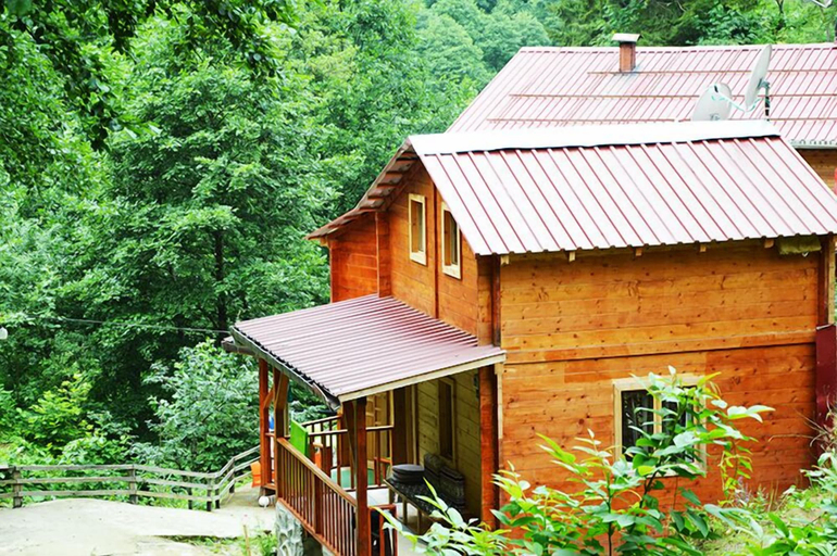 Exterior & Views