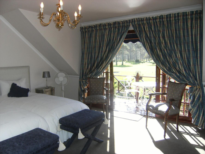 Bedroom 3, Mulligans Golf Lodge, Overberg