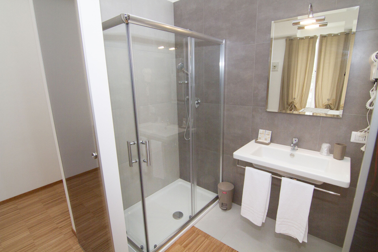 Bathroom 5, Al Bastione Relais, Bari