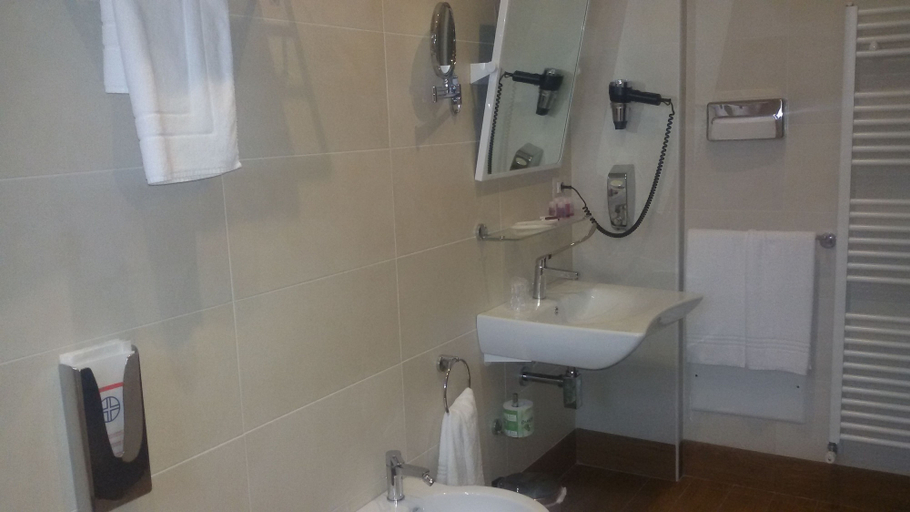 Bathroom 5, Leone De Castris Wine Hotel, Lecce