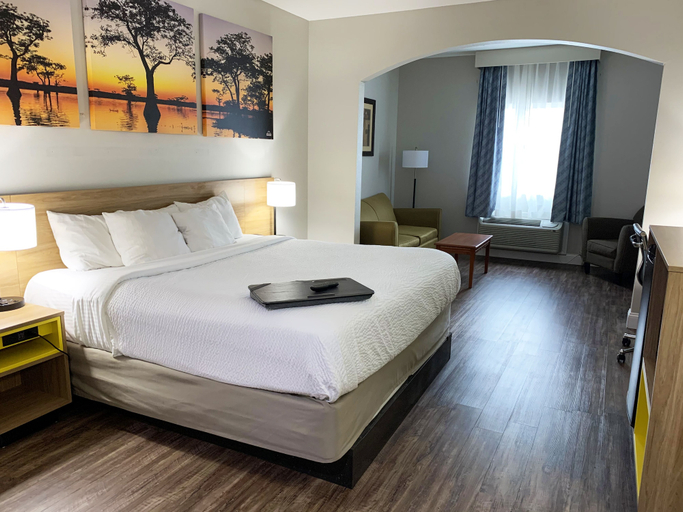 Bedroom 3, Days Inn & Suites by Wyndham Cabot, Lonoke