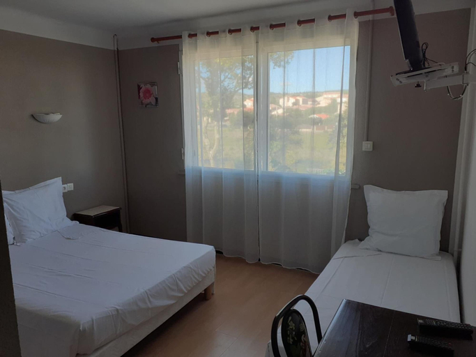 Bedroom 2, Chez Nous, Aude