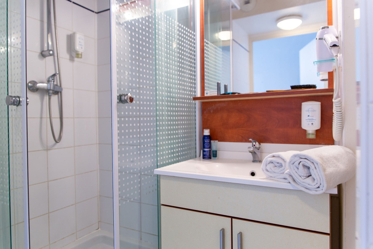 Bathroom 4, Zenitude Hôtel-Résidences Le Havre Centre, Seine-Maritime