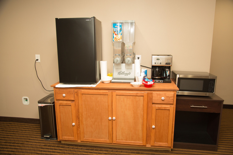 Others 4, Executive Inn, Marion