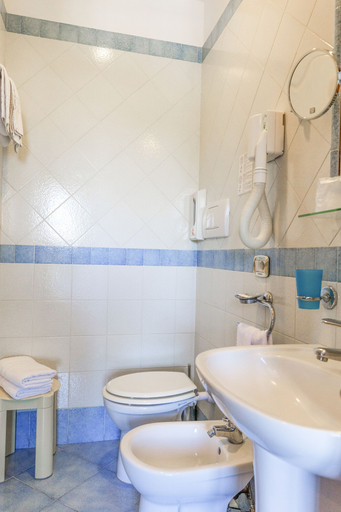Bathroom 4, Hotel La Pergoletta, Napoli