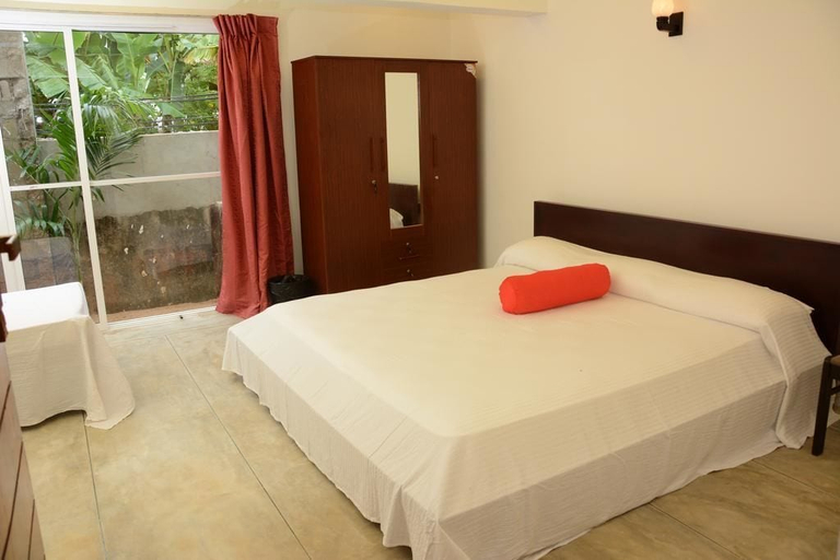 Bedroom 3, Hotel Tobiko, Trincomalee Town and Gravets