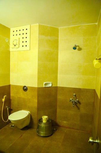 Bathroom, Iroomz Hotel Pawan, Bellary
