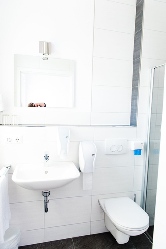 Bathroom 5, Hotel 37, Landshut