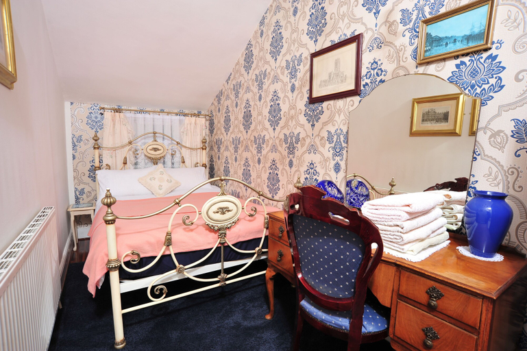 Bedroom 2, The Beauty Rooms, Sefton