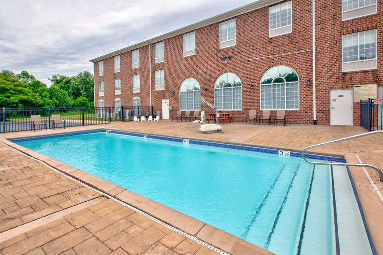 Sport & Beauty 2, Holiday Inn Express & Suites WARRENTON by IHG, Fauquier