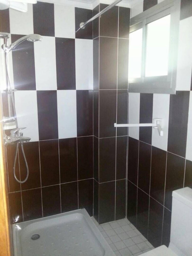 Bathroom 2, Queen's Residence, Wouri