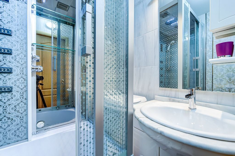 Bathroom 3, Spb2Day Nevsky 13, Sankt-Peterburg gorsovet
