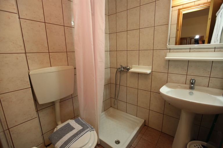 Bathroom 5, Nama, East Macedonia and Thrace