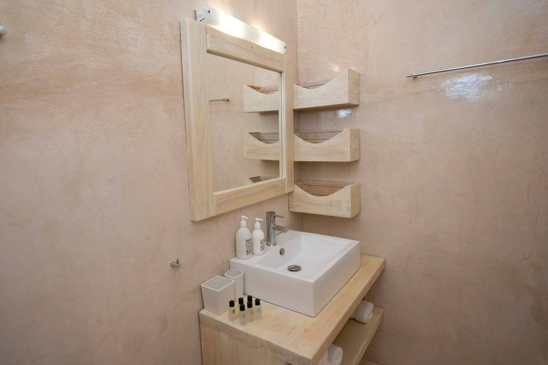 Bathroom 5, Mykonian Studios, South Aegean