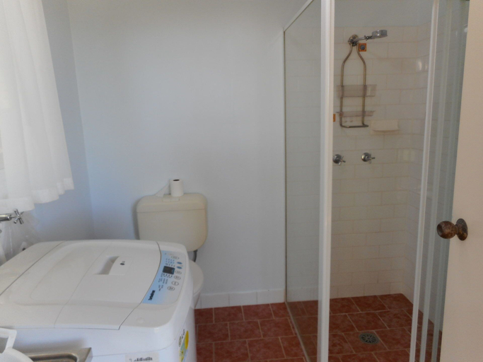 Bathroom 3, Cuckoo's Nest at South West Rocks, Kempsey