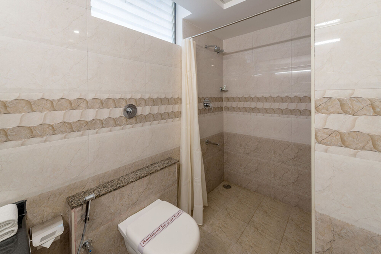 Bathroom 4, Treebo Raj Premier, Indiranagar, Bangalore