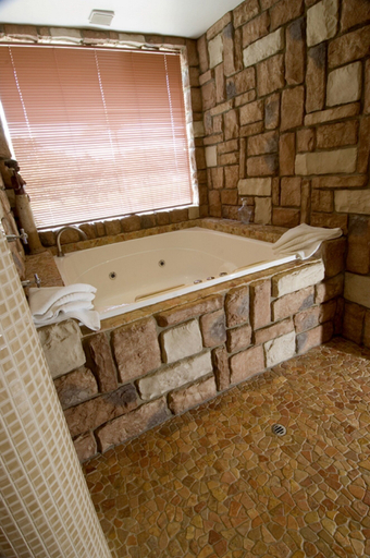 Bathroom 4, Aspect Central, Cairns