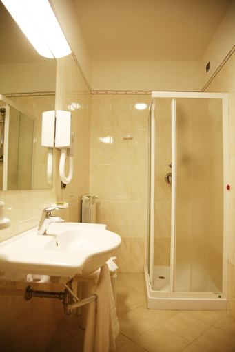 Bathroom 5, Hotel Tiziana, Siena