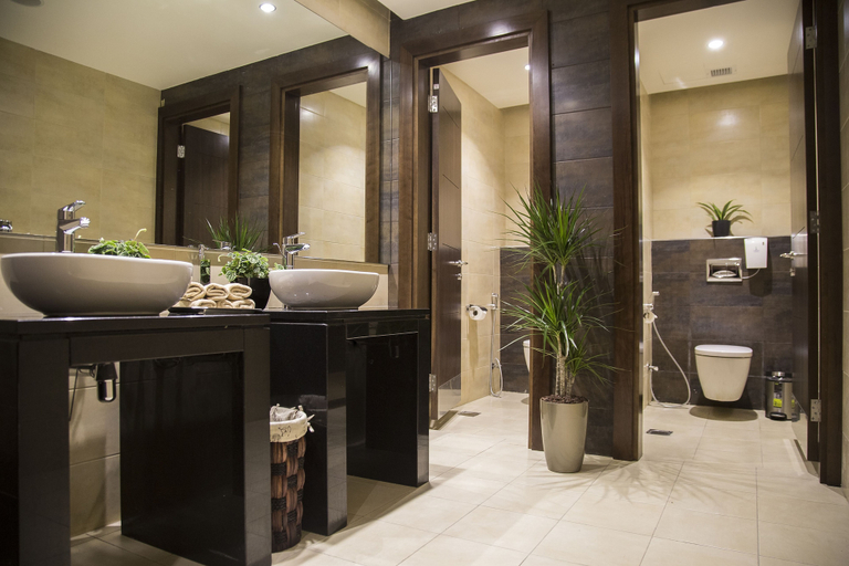 Bathroom 4, Sulaf Luxury Hotel, Salt