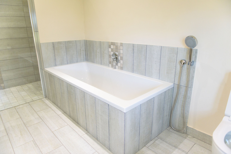 Bathroom 5, Whalesong Hotel & Spa, Eden
