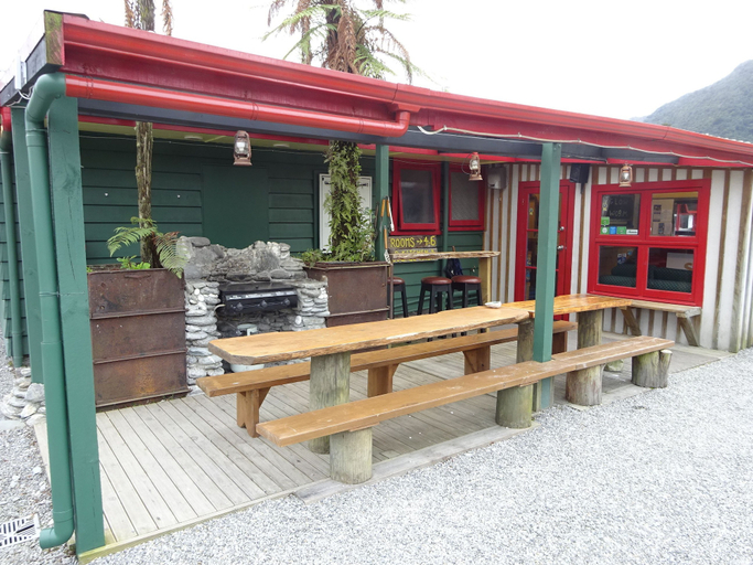 Exterior & Views 2, Glow Worm Accommodation - Hostel, Westland