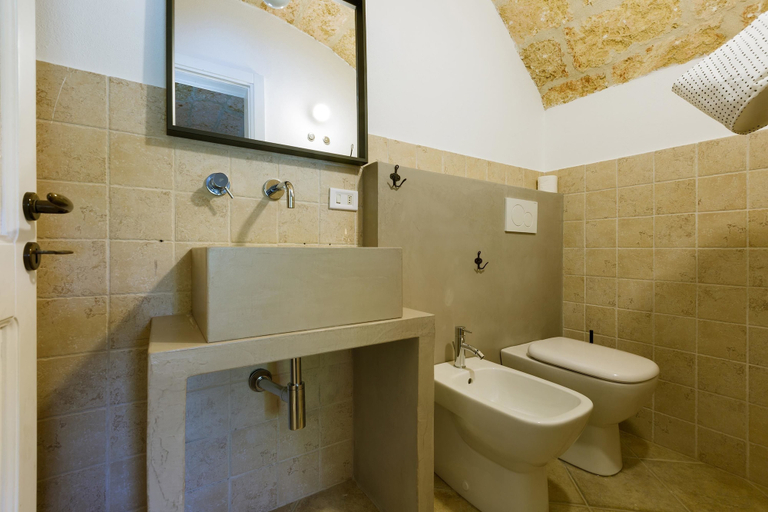 Bathroom 4, Le Cerase, Lecce