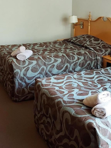 Bedroom 3, Midway Inn, Nkangala