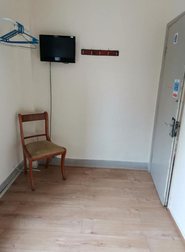Others 5, Swan Inn, Heathrow Airport, Surrey