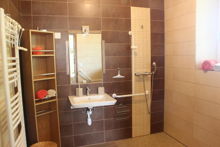 Bathroom 5, Aux Bonnes Herbes, Ille-et-Vilaine