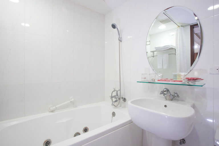 Bathroom 5, Tai Hope Hotel, Taipei City