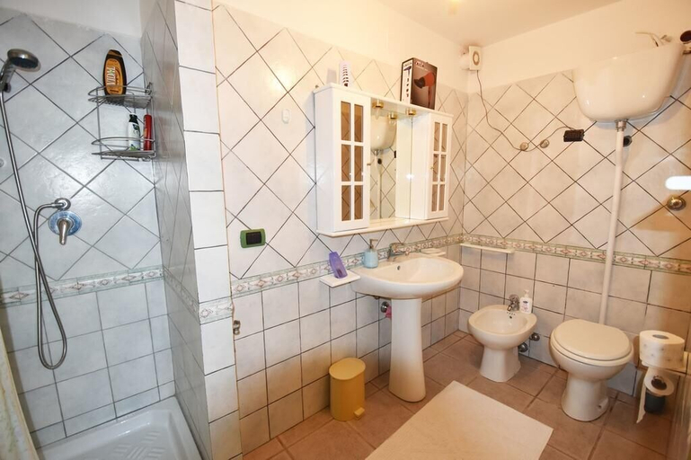 Bathroom, B&B Porto Frailis, Ogliastra