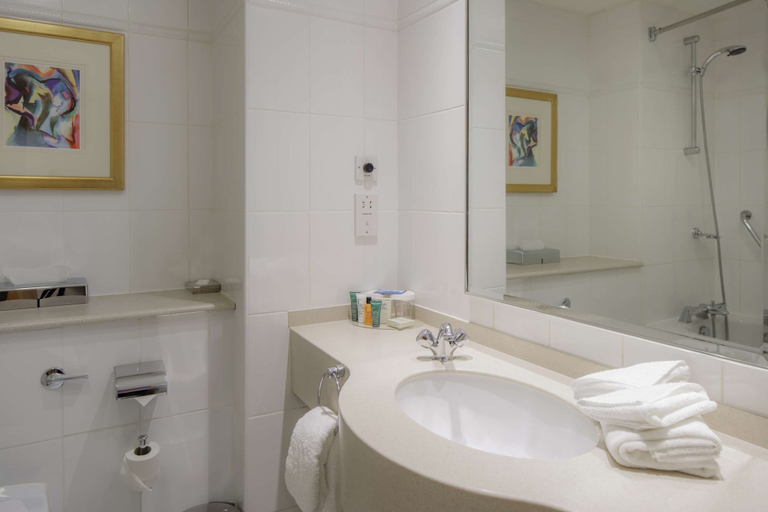 Bathroom 4, Doubletree by Hilton Belfast Templepatrick, Antrim and Newtownabbey