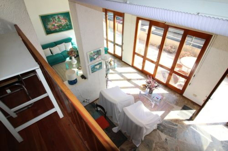 Room 5, Appartamento Fronte Lago, Brescia