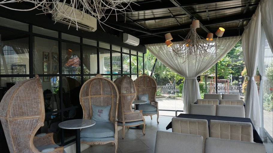 Food & Drinks 5, Roosseno Plaza, South Jakarta