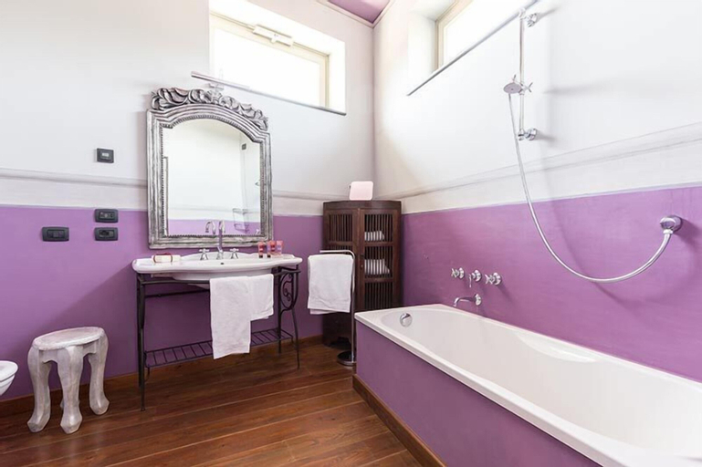 Bedroom 5, Castello di Pontebosio Luxury Resort, Massa Carrara