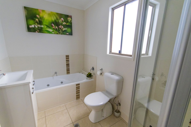 Bathroom 4, Esk Caravan Park & Motel, Esk
