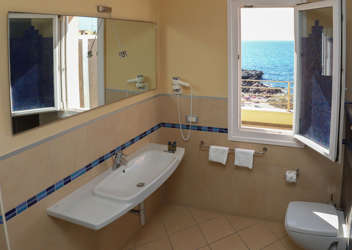 Bathroom 5, Janus Hotel, Sassari